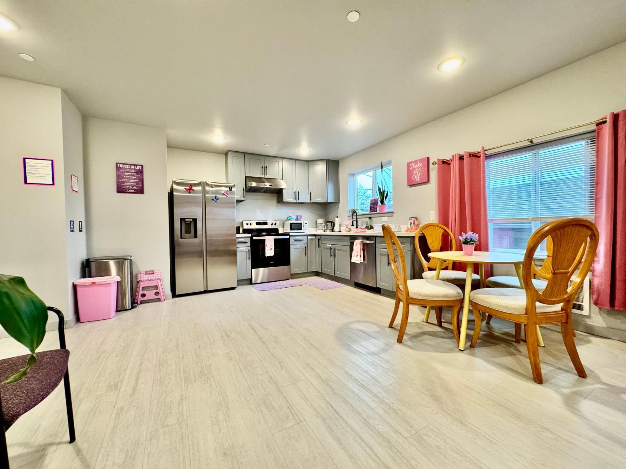 1 Bd Apt With 2 Extra Sofa Beds 13 Mins To Seatac Airport Сиэтл Экстерьер фото